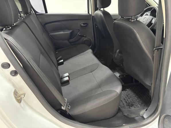Renault Sandero II с пробегом 2016 года, цена 930 000 рублей, 83471 км, хэтчбек, Автокод Объявления