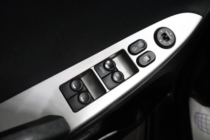 Hyundai Solaris I Рестайлинг с пробегом 2016 года, цена 1 000 000 рублей, 143009 км, седан, Автокод Объявления