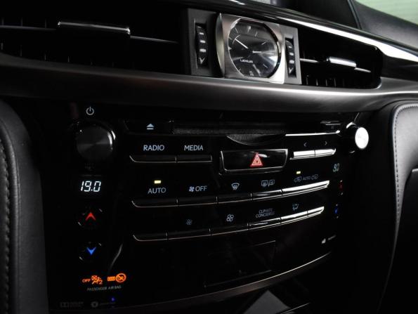 Lexus LX III Рестайлинг 2 с пробегом 2016 года, цена 7 950 000 рублей, 124749 км, внедорожник, Автокод Объявления