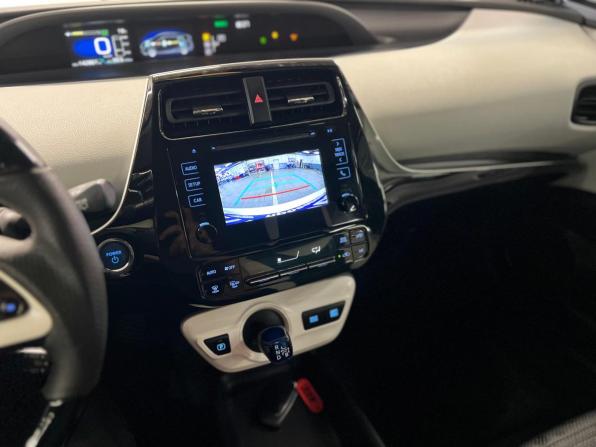 Toyota Prius IV (XW50) с пробегом 2016 года, цена 1 780 000 рублей, 142000 км, лифтбек, Автокод Объявления