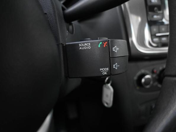 Renault Sandero II Рестайлинг с пробегом 2019 года, цена 750 000 рублей, 89178 км, хэтчбек, Автокод Объявления