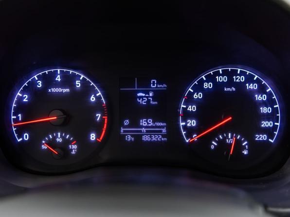 Hyundai Solaris II с пробегом 2017 года, цена 1 048 000 рублей, 186322 км, седан, Автокод Объявления