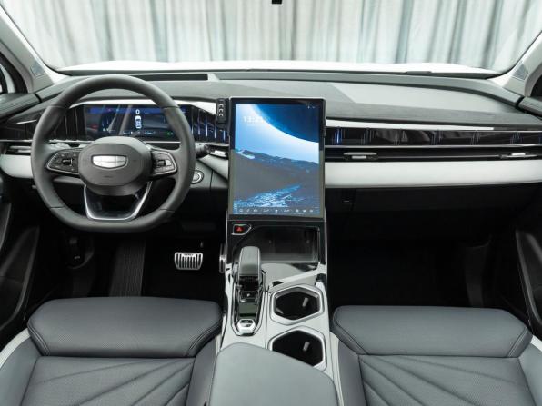 Geely Atlas II с пробегом 2024 года, цена 3 240 000 рублей, 12887 км, внедорожник, Автокод Объявления