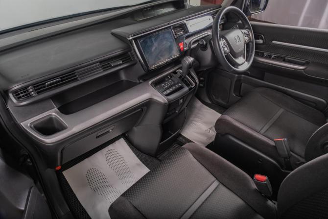 Honda Stepwgn V Рестайлинг с пробегом 2019 года, цена 2 599 000 рублей, 55000 км, минивэн, Автокод Объявления