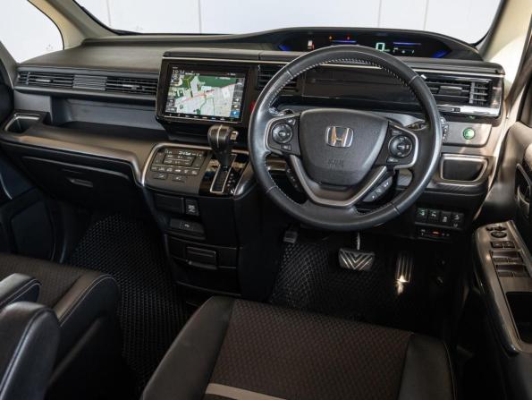 Honda Stepwgn V Рестайлинг с пробегом 2018 года, цена 2 630 000 рублей, 111081 км, минивэн, Автокод Объявления