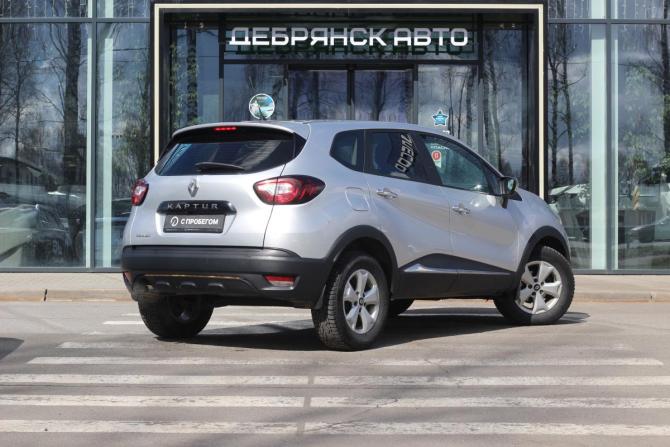 Renault Kaptur I с пробегом 2017 года, цена 1 050 000 рублей, 231378 км, внедорожник, Автокод Объявления