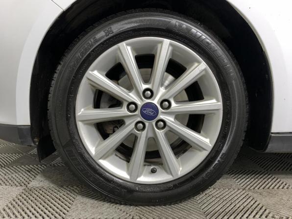Ford Focus III Рестайлинг с пробегом 2018 года, цена 950 000 рублей, 141254 км, хэтчбек, Автокод Объявления