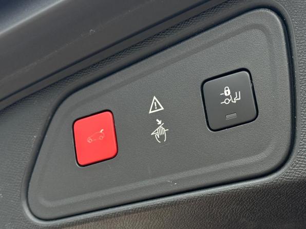 Peugeot 3008 II с пробегом 2018 года, цена 2 299 000 рублей, 73668 км, внедорожник, Автокод Объявления