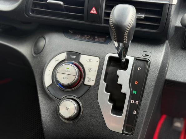 Toyota Sienta II Рестайлинг с пробегом 2019 года, цена 1 450 000 рублей, 99970 км, минивэн, Автокод Объявления