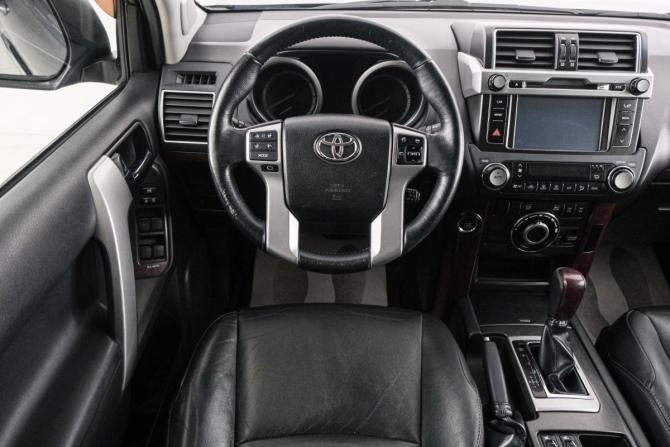 Toyota Land Cruiser Prado 150 Series Рестайлинг 1 с пробегом 2013 года, цена 3 799 000 рублей, 231000 км, внедорожник, Автокод Объявления
