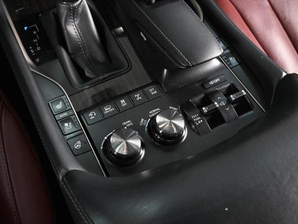 Lexus LX III Рестайлинг 2 с пробегом 2018 года, цена 9 799 000 рублей, 62769 км, внедорожник, Автокод Объявления
