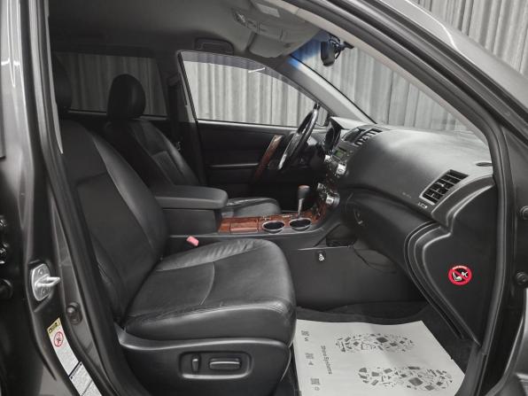 Toyota Highlander II (XU40) Рестайлинг с пробегом 2011 года, цена 2 059 000 рублей, 182000 км, внедорожник, Автокод Объявления