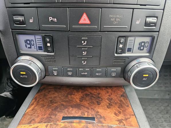 Volkswagen Touareg I Рестайлинг с пробегом 2008 года, цена 999 000 рублей, 286387 км, внедорожник, Автокод Объявления