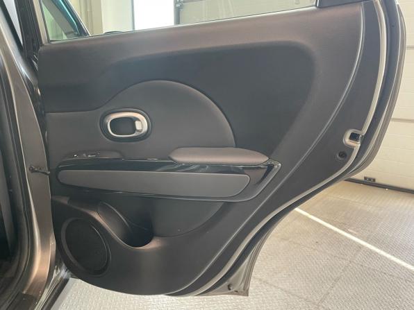 Kia Soul II Рестайлинг с пробегом 2019 года, цена 1 620 000 рублей, 78000 км, хэтчбек, Автокод Объявления