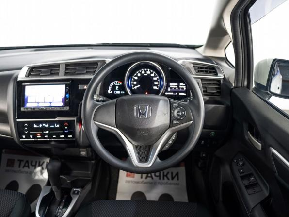 Honda Fit III Рестайлинг с пробегом 2018 года, цена 1 200 000 рублей, 95050 км, хэтчбек, Автокод Объявления