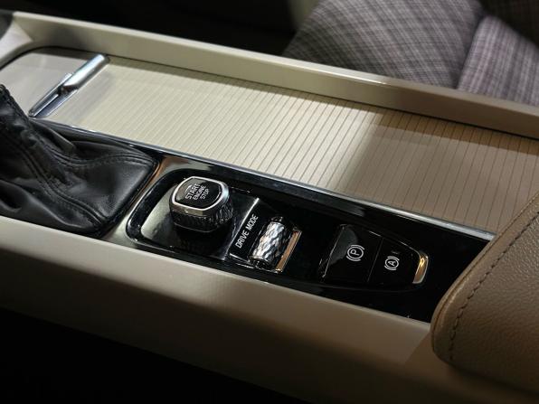Volvo XC60 II с пробегом 2019 года, цена 3 999 990 рублей, 63452 км, внедорожник, Автокод Объявления