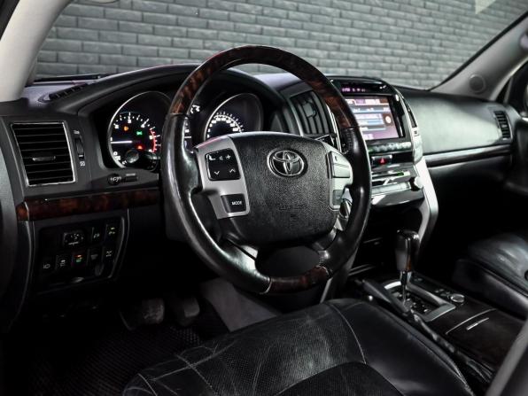 Toyota Land Cruiser 200 Series Рестайлинг 1 с пробегом 2012 года, цена 3 500 000 рублей, 308307 км, внедорожник, Автокод Объявления