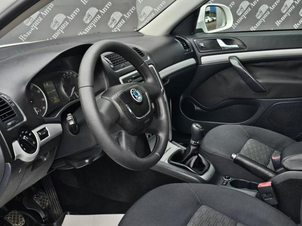 Skoda Octavia II (A5) Рестайлинг с пробегом 2012 года, цена 720 000 рублей, 228000 км, лифтбек, Автокод Объявления