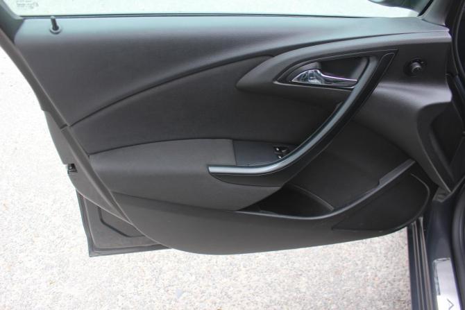 Opel Astra J Рестайлинг с пробегом 2014 года, цена 817 000 рублей, 195352 км, седан, Автокод Объявления