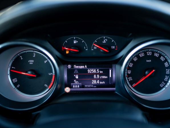 Opel Astra K с пробегом 2019 года, цена 1 299 000 рублей, 203680 км, универсал, Автокод Объявления