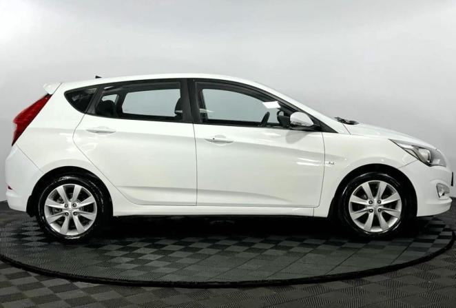 Hyundai Solaris I с пробегом 2014 года, цена 950 000 рублей, 133548 км, хэтчбек, Автокод Объявления