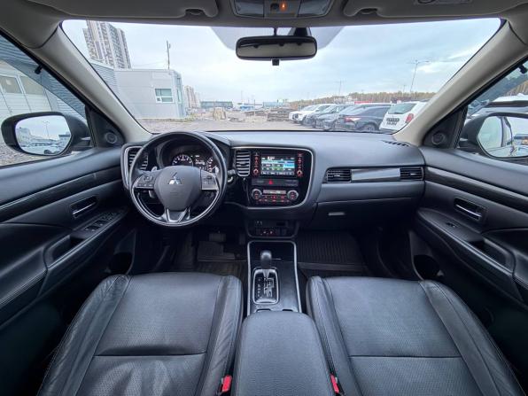 Mitsubishi Outlander III Рестайлинг 2 с пробегом 2017 года, цена 1 575 000 рублей, 212000 км, внедорожник, Автокод Объявления