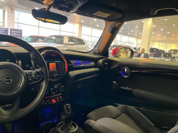 Mini Hatch III (F55/F56) Рестайлинг с пробегом 2021 года, цена 3 878 000 рублей, 23666 км, хэтчбек, Автокод Объявления