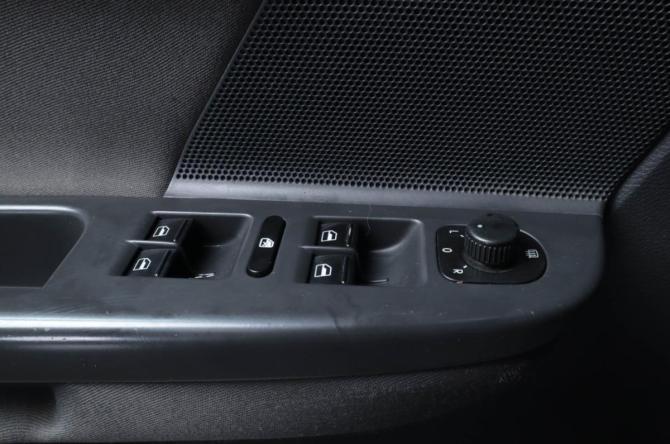 Volkswagen Jetta V с пробегом 2007 года, цена 479 000 рублей, 300353 км, седан, Автокод Объявления