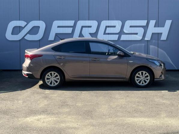 Hyundai Solaris II Рестайлинг с пробегом 2021 года, цена 1 649 000 рублей, 64779 км, седан, Автокод Объявления