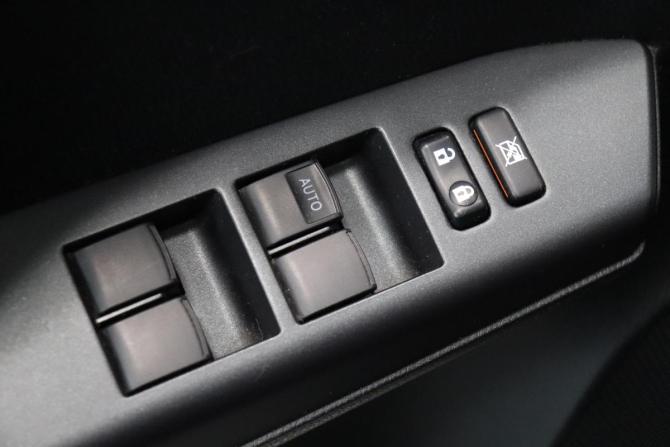 Toyota RAV4 IV (XA40) Рестайлинг с пробегом 2017 года, цена 2 401 000 рублей, 84655 км, внедорожник, Автокод Объявления
