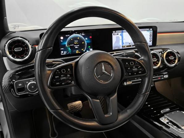 Mercedes-Benz A-Класс IV (W177) с пробегом 2019 года, цена 1 980 000 рублей, 100890 км, седан, Автокод Объявления