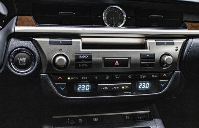 Lexus ES VI с пробегом 2014 года, цена 2 049 000 рублей, 132647 км, седан, Автокод Объявления