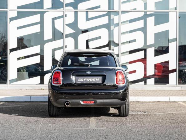 Mini Hatch III (F55/F56) Рестайлинг с пробегом 2018 года, цена 2 099 000 рублей, 36345 км, хэтчбек, Автокод Объявления