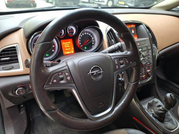 Opel Astra J Рестайлинг с пробегом 2014 года, цена 655 000 рублей, 214058 км, универсал, Автокод Объявления