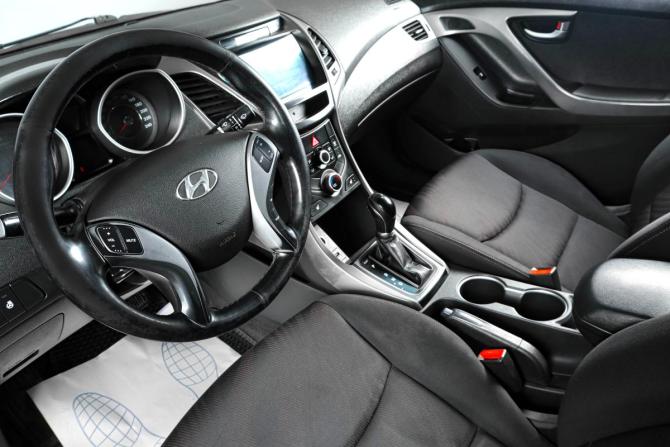 Hyundai Elantra V (MD) Рестайлинг с пробегом 2015 года, цена 959 000 рублей, 282000 км, седан, Автокод Объявления