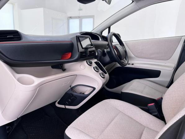 Toyota Sienta II с пробегом 2018 года, цена 1 415 000 рублей, 142210 км, минивэн, Автокод Объявления