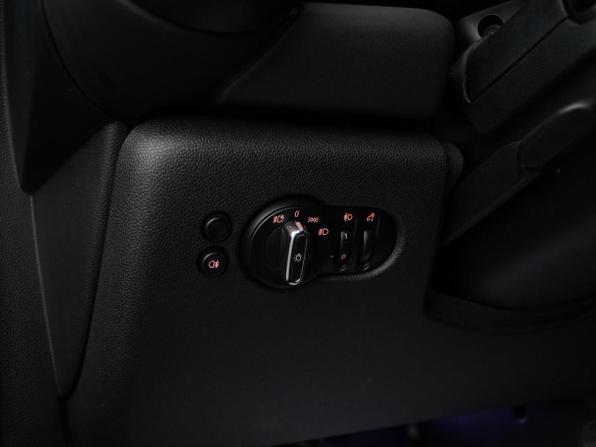Mini Hatch III (F55/F56) Рестайлинг с пробегом 2019 года, цена 2 498 053 рубля, 125940 км, хэтчбек, Автокод Объявления