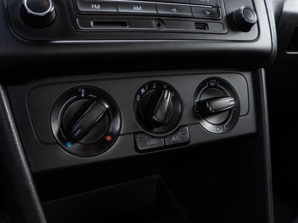 Volkswagen Polo V Рестайлинг с пробегом 2015 года, цена 920 000 рублей, 219955 км, седан, Автокод Объявления