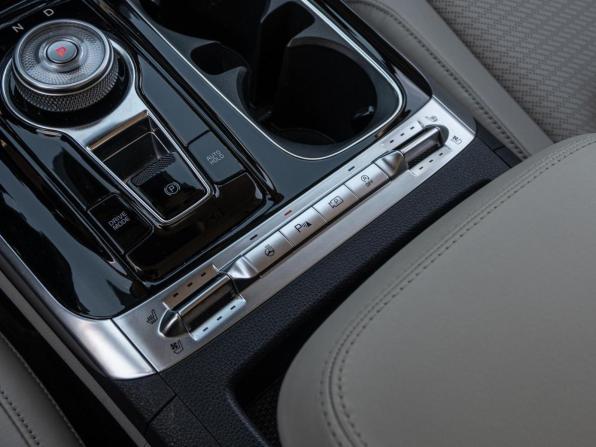 Kia Carnival IV с пробегом 2023 года, цена 4 750 000 рублей, 53597 км, минивэн, Автокод Объявления