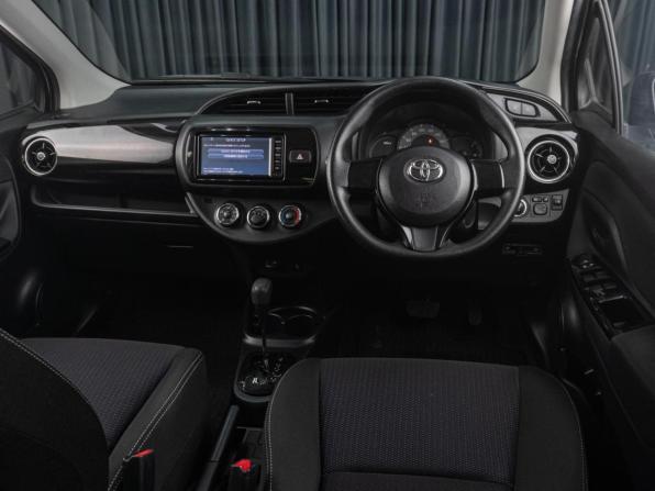 Toyota Vitz III (XP130) Рестайлинг 2 с пробегом 2018 года, цена 1 029 000 рублей, 111092 км, хэтчбек, Автокод Объявления