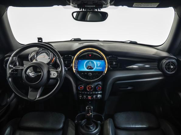 Mini Hatch III (F55/F56) Рестайлинг 2 с пробегом 2021 года, цена 2 339 000 рублей, 70681 км, хэтчбек, Автокод Объявления
