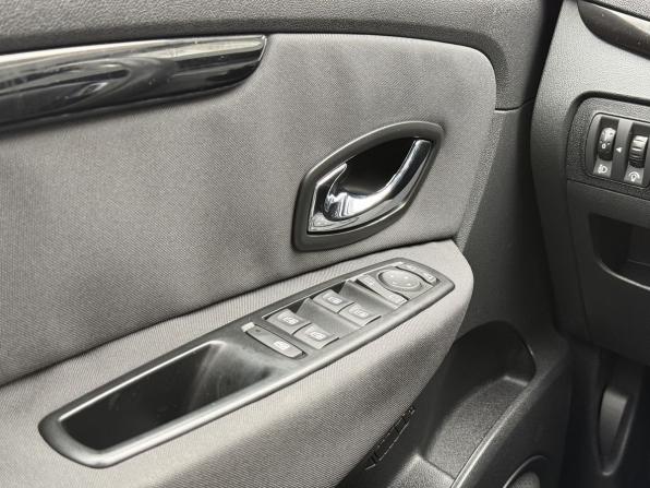 Renault Scenic III Рестайлинг с пробегом 2012 года, цена 1 139 000 рублей, 195789 км, компактвэн, Автокод Объявления