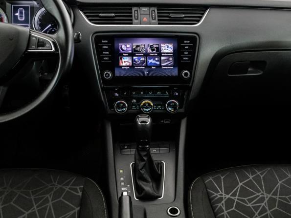 Skoda Octavia III (A7) Рестайлинг с пробегом 2019 года, цена 1 449 000 рублей, 195279 км, лифтбек, Автокод Объявления