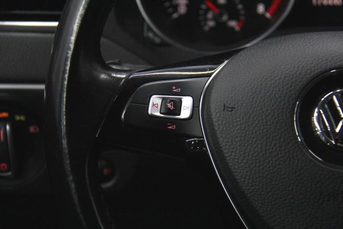 Volkswagen Jetta VI Рестайлинг с пробегом 2018 года, цена 1 499 000 рублей, 174439 км, седан, Автокод Объявления
