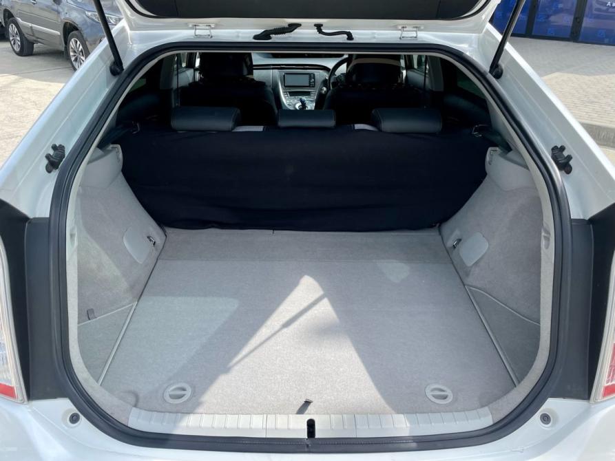 Toyota Prius III Рестайлинг (XW30) Краснодар  - изображение 6