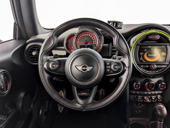 Mini Hatch III (F55/F56) с пробегом 2017 года, цена 2 020 000 рублей, 174963 км, хэтчбек, Автокод Объявления