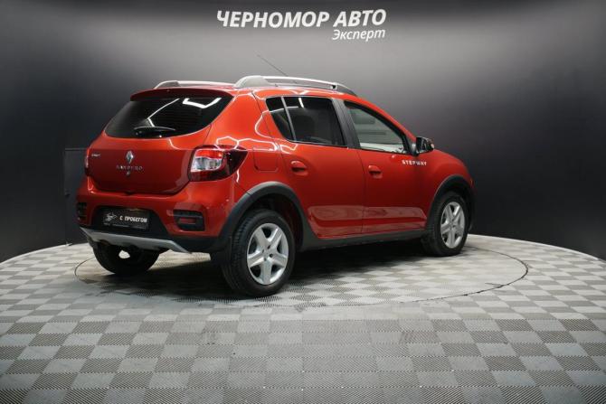 Renault Sandero II с пробегом 2015 года, цена 988 000 рублей, 77000 км, хэтчбек, Автокод Объявления
