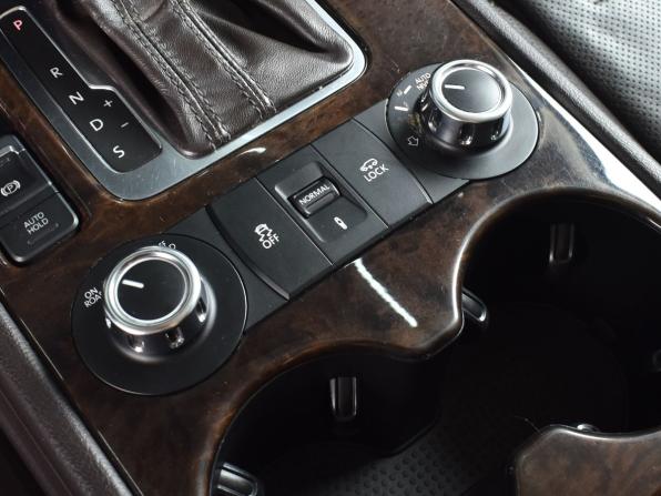 Volkswagen Touareg II с пробегом 2011 года, цена 1 979 995 рублей, 298439 км, внедорожник, Автокод Объявления
