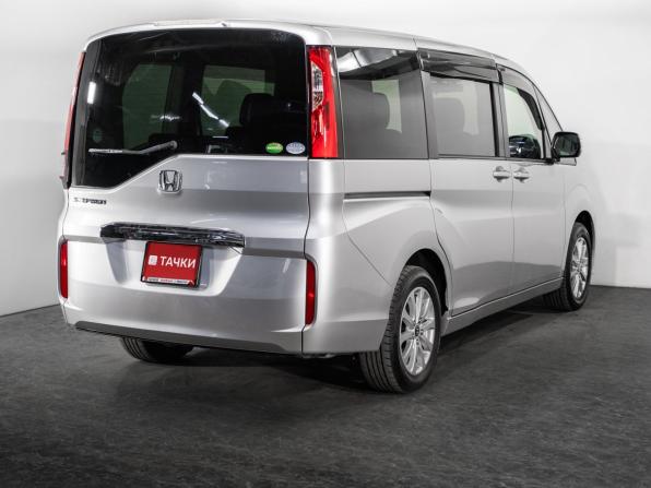 Honda Stepwgn V с пробегом 2017 года, цена 1 950 000 рублей, 48460 км, минивэн, Автокод Объявления