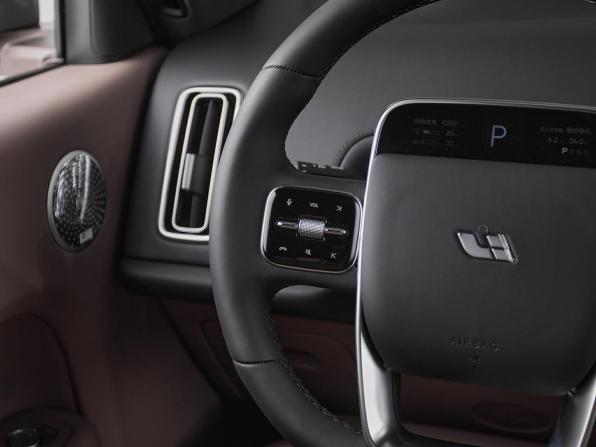 Новый Li Auto (Lixiang) L9 I Рестайлинг 2025 года, цена 11 990 000 рублей, внедорожник, Автокод Объявления